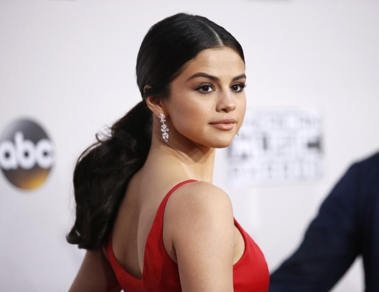 Selena Gomez Suffers Panic Attack Before her 2019 AMA's Performance