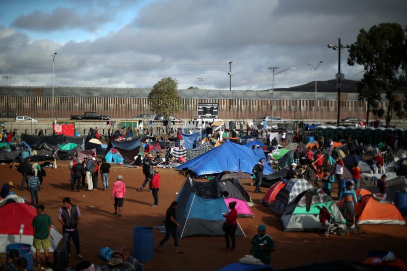 Thousands of Mexican migrants seeking for American asylum stayed in the borders.