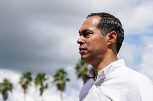 Julián Castro’s Low Skills in Spanish is a result of Parent’s Protection to prevent him from Being Bullied