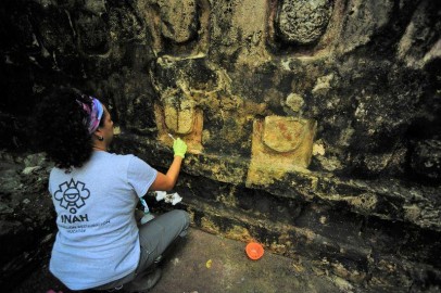 Archaeologist unearths the Maya Palace