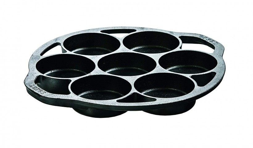  Lodge Cast Iron Mini Cake Pan. Pre-seasoned Cast Iron Cake Pan for Baking Biscuits, Desserts, and Cupcakes.