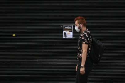 A man wearing a face mask