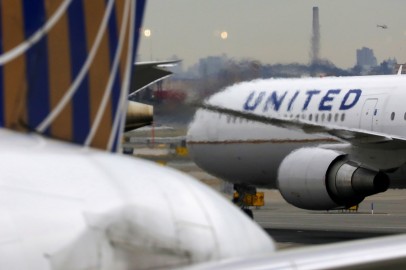 United Airlines, Unions Urge Congress to Continue COVID-19 Relief Aid