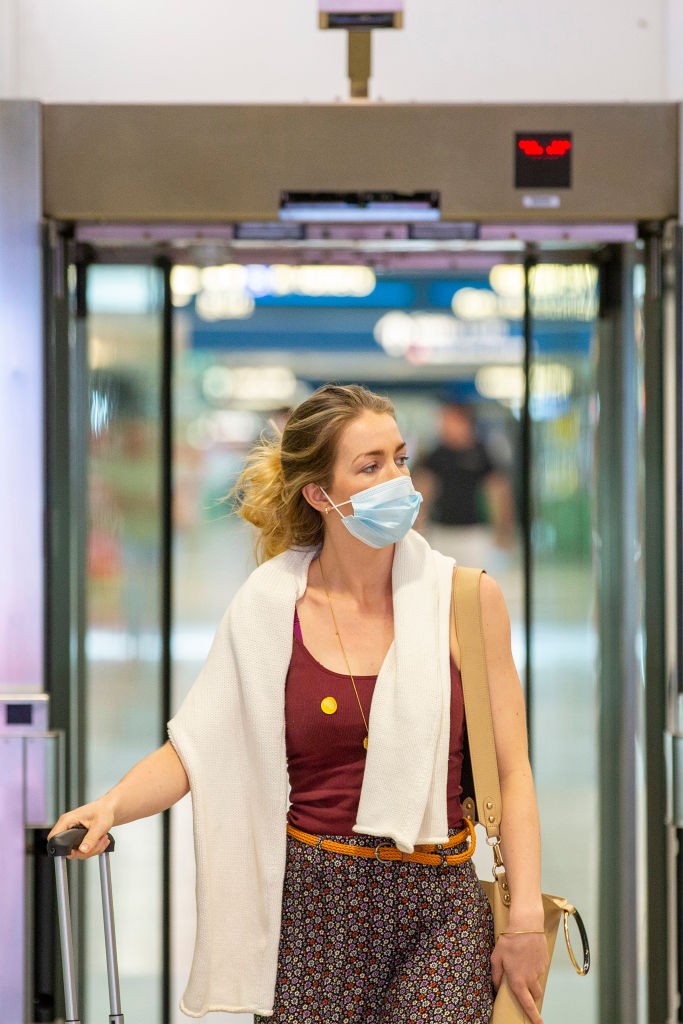 Woman wearing a facemask