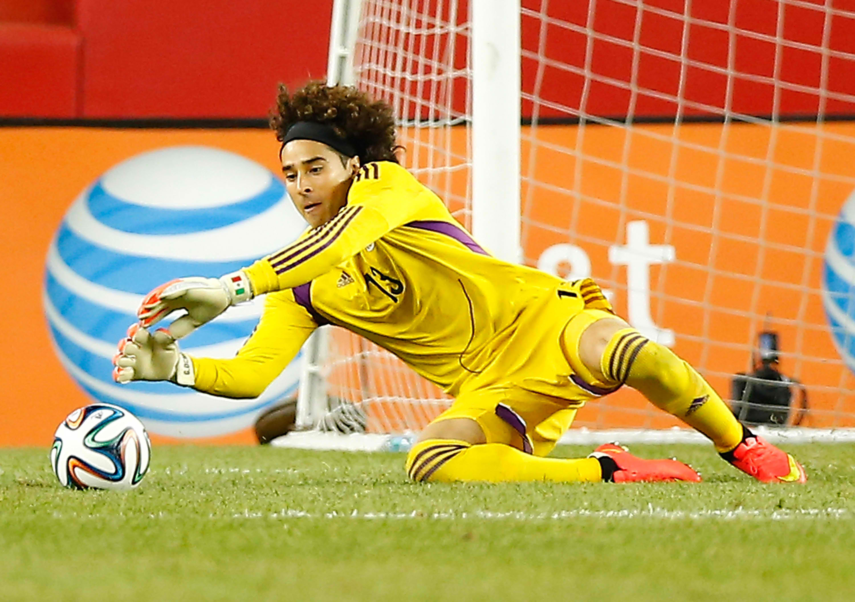 World Cup 2014 News and Rosters: Goalkeeper Guillermo Ochoa to Start