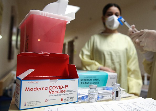 Moderna COVID-19 Vaccine Data for Young Children Unavailable Until 2022, CEO Says