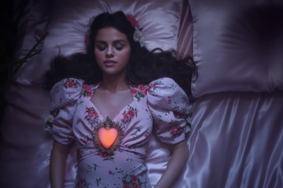 Screenshot from Selena Gomez's 'De Una Vez' music video