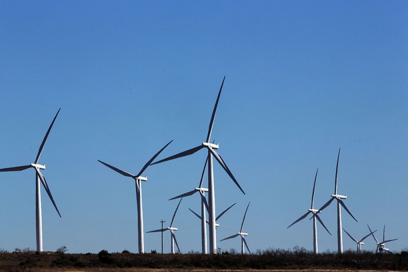 Viral Photo of Helicopters De-Icing Wind Turbines, Not From Texas