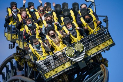 Roller Coaster Stalls While 22 People on Board