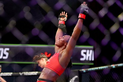 Boxing Star Claressa Shields Defeats Brazilian Opponent Brittney Elkin via TKO in MMA Debut