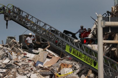 Miami-Dade County Condo Building Collapsed: Death Toll Rises to 3, At Least 99 Still Missing