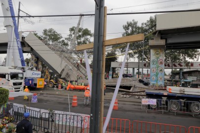 Mexican Billionaire Carlos Slim to Pay for the Reconstruction of Collapsed Mexico City Subway Train Overpass