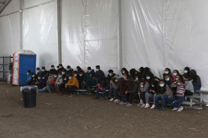 Whistleblowers Claim Migrant Kids Experience Poor Medical and Hygiene Care at Texas Shelter