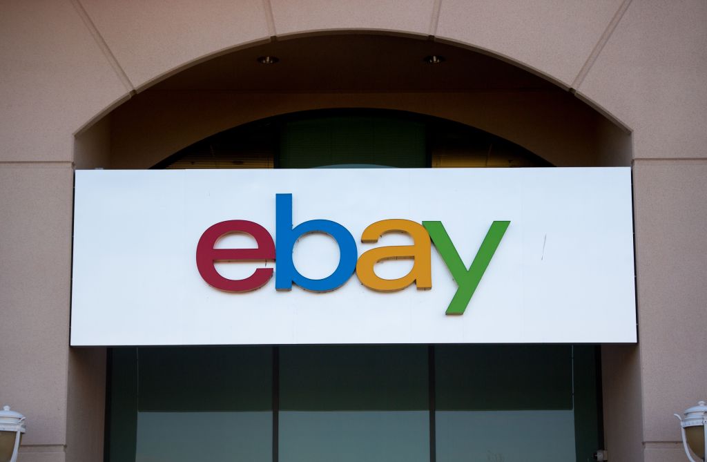 Couple Sue eBay After Receiving Bloody Pig Mask, Funeral Wreath, Book on Grief, Live Cockroaches From Former Employees