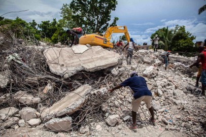 Haiti Earthquake: Death Toll Hits 1.4K; U.S. to Send Aerial Support