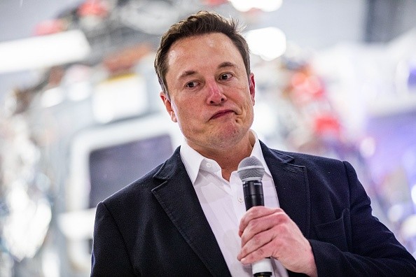 Elon Musk Says He Wants To Zap Jeff Bezos With His Space Lasers | Why are These Two Billionaires Fighting?