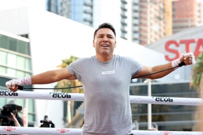 Oscar De La Hoya Hospitalized With COVID-19, Replaced by Evander Holyfield for Vitor Belfort Comeback Fight