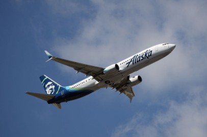 TikTok User Fat Trophy Wife Says She Was Removed From Alaska Airlines Flight for Wearing Crop Top