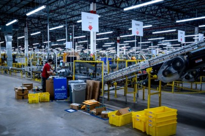 Retail Giant Amazon Offers to Pay College Tuition of Some Warehouse Workers