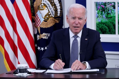 Pres. Joe Biden Says He Personally Phoned Emergency Room for a Good Friend During a COVID Vaccine Mandate Talk