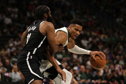 Giannis Antetokounmpo Leads Milwaukee Bucks to Double-Digit Win Over Brooklyn Nets in Season Opener After 2021 NBA Championship Ring Ceremony