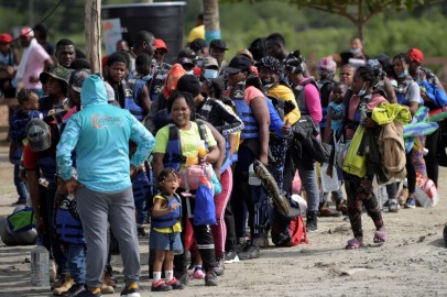 Over 1.7 Million Migrants Arrested at U.S.-Mexico Border in Fiscal Year 2021 | Ex-DHS, CBP Officials Slam Pres. Joe Biden