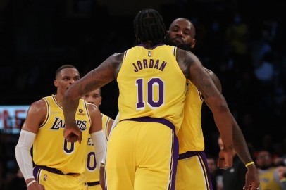 Los Angeles Lakers Showcase Defense to Beat Houston Rockets as LeBron James Outruns Jalen Green