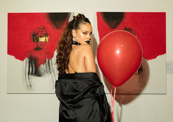 Rihanna Denies Pregnancy Rumors | Singer Says She Wants to Have a Baby, Even Without a Partner