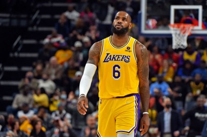 LeBron James Becomes 5th NBA Player to Reach 100 Career Triple-Doubles, Joins Elite Company During Lakers Game vs. Grizzlies
