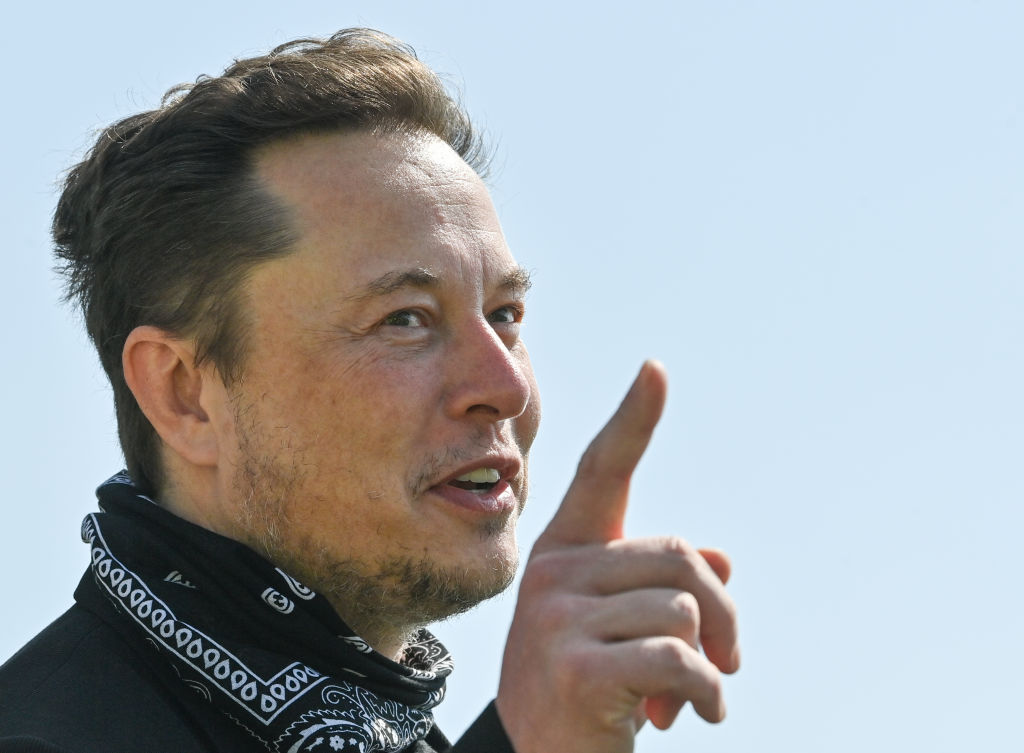 Elon Musk Calls California’s Solar Metering Rules ‘Bizarre Anti-Environment Move;’ Tesla CEO Points Out Consumers Stuck With Higher Energy Bills