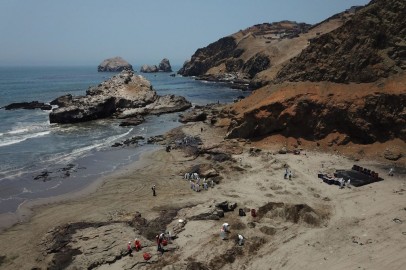Peru: Huge Waves From Tonga Volcanic Eruption Causes Oil Spill That Affects 2 Beaches, Central Coast