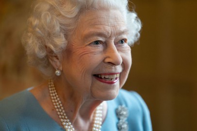 Queen Elizabeth II COVID-19 Update: Royal Goes Back to Work After Death Hoax Goes Viral