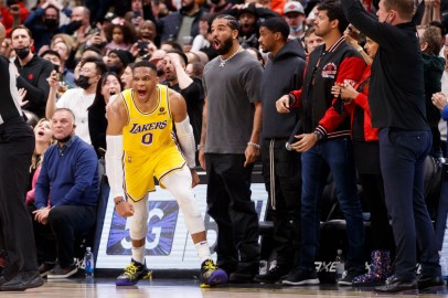 Los Angeles Lakers Snap 11-Game Road Losing Streak After Win Against Toronto Raptors in Overtime Thriller