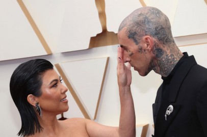 Kourtney Kardashian, Travis Barker Secretly Wed in Las Vegas After Grammys; Reality Star's Ex Scott Disick Seen With Stunning Model