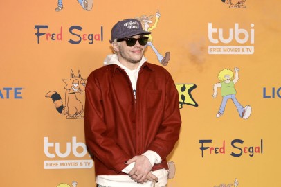 Pete Davidson Delivers Hilarious Farewell to ‘SNL’ in Final Sketch, Mentions Kanye West and Ariana Grande