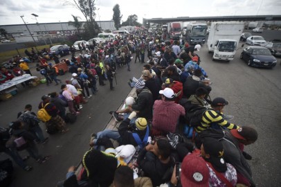 Mexico: 94 Migrants Who Almost Died Inside Truck Managed to Escape After Driver Abandoned Them