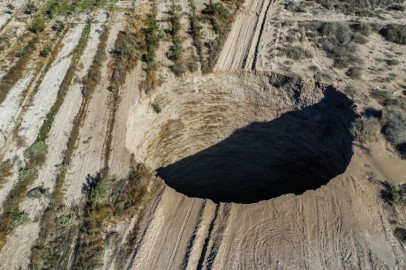 Chile: Sinkhole Appears on a Mining Land in Tierra Amarilla; Mayor Calls for Quick Probe on the Cause of the Tragedy