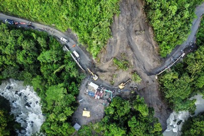 Colombia: 34 Dead as Bus Gets Caught in a Landslide