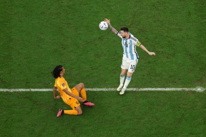 World Cup Anger: Netherland Fans Are Mad Lionel Messi Wasn’t Booked for Crucial Handball