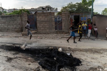 Haitian Gangs Killed Officers, Prompting Police to Protest and Block Streets in Haiti
