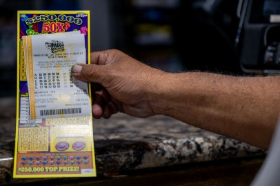 $1.35 Billion Mega Millions Jackpot Winner in Maine Finally Comes Forward to Claim 4th Largest Lottery Prize in U.S.