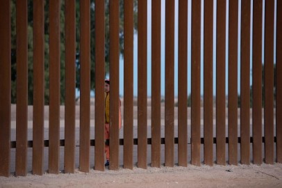 Arizona: Female Border Agent Injured After Attack from Immigrant