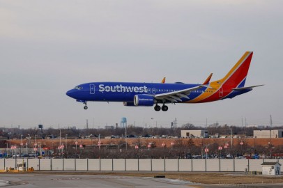 Nevada: Off-Duty Pilot Takes Over to Help 'Incapacitated' Southwest Airlines Captain  