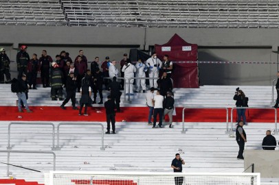 Argentina: Soccer Fan Falls 50 Feet to His Death During River Plate Match in Buenos Aires