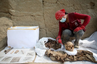 Peru: Archaeologists Unearth '3,000 Year-Old' Mummy in Lima
