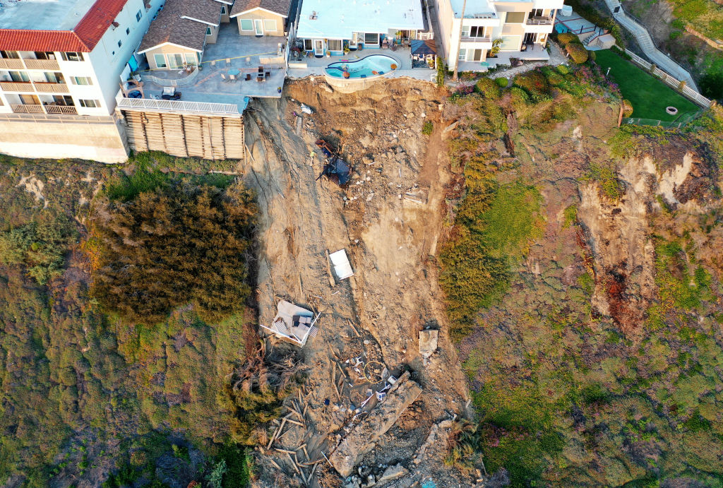 California Landslide Rips Homes In Rolling Hills Estates 