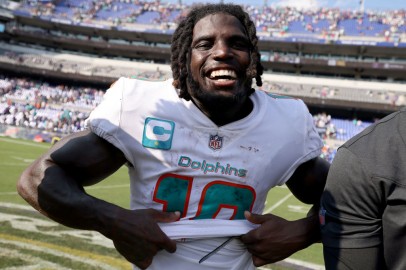 Dolphins' Tyreek Hill Avoids Legal Conflict After Resolving 'Differences' with Assault Accuser  