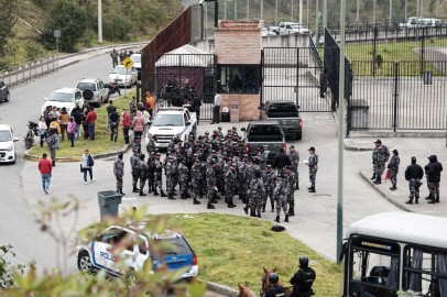 Ecuador: 50 Guards, 7 Police Officers Released After Being Held Hostage for Over a Day  
