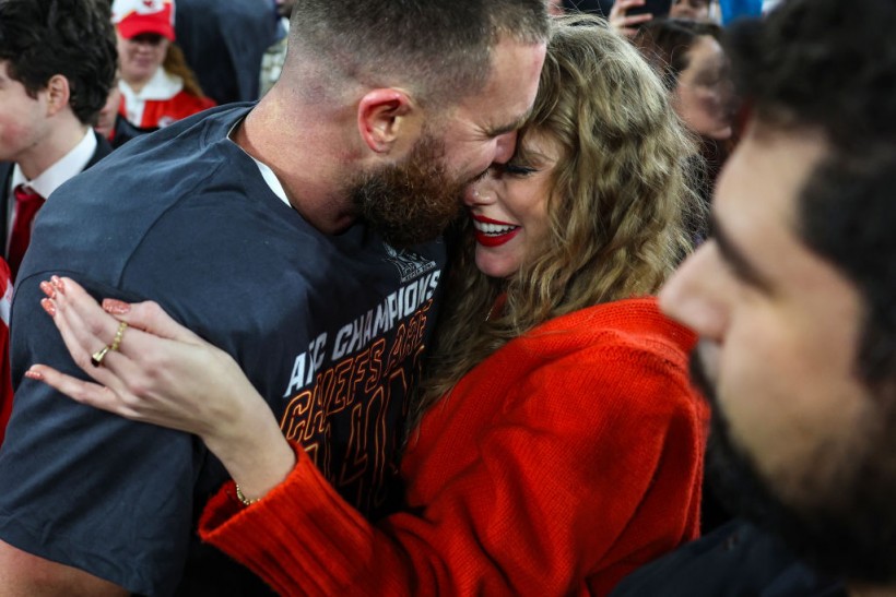 Travis Kelce and Taylor Swift after Kansas City defeats Baltimore and advances to another Super Bowl