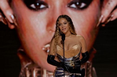 Beyonce Makes History After Song' Texas Hold' Em' Tops Billboard's Country Songs Chart  